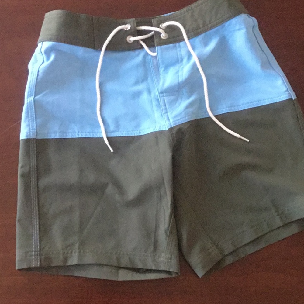 GREENLINES BOYS BOARD SHORTS SIZE 26